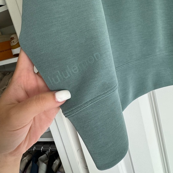 Lululemon Softstreme Perfectly Oversized Cropped Crew - Picture 6 of 6